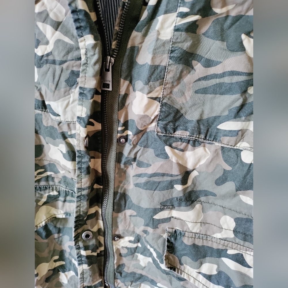 Levi's Camo Jacket - image 4